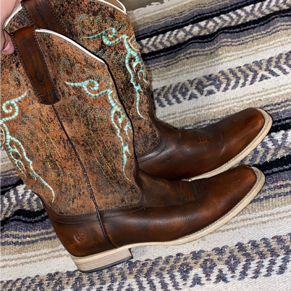 Ariat size 5 boys boots fit 8.5 women’s